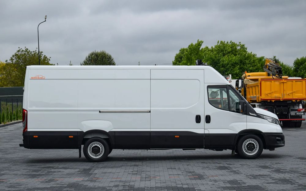 Iveco DAILY MAXI 35S16 / 2.3 - 160 KM / AUTOMAT HI-MATIC / NOWY MODEL / 3 OSOBY / DOSTAWCZE / BLASZAK / KLIMA / CZUJNIKI COFANIA / NISKI PRZEBIEG / 2022 / SERWISOWANY / Z NIEMIEC - Furgon: obrázok 4 Iveco DAILY MAXI 35S16 / 2.3 - 160 KM / AUTOMAT HI-MATIC / NOWY MODEL / 3 OSOBY / DOSTAWCZE / BLASZAK / KLIMA / CZUJNIKI COFANIA / NISKI PRZEBIEG / 2022 / SERWISOWANY / Z NIEMIEC - Furgon: obrázok 4