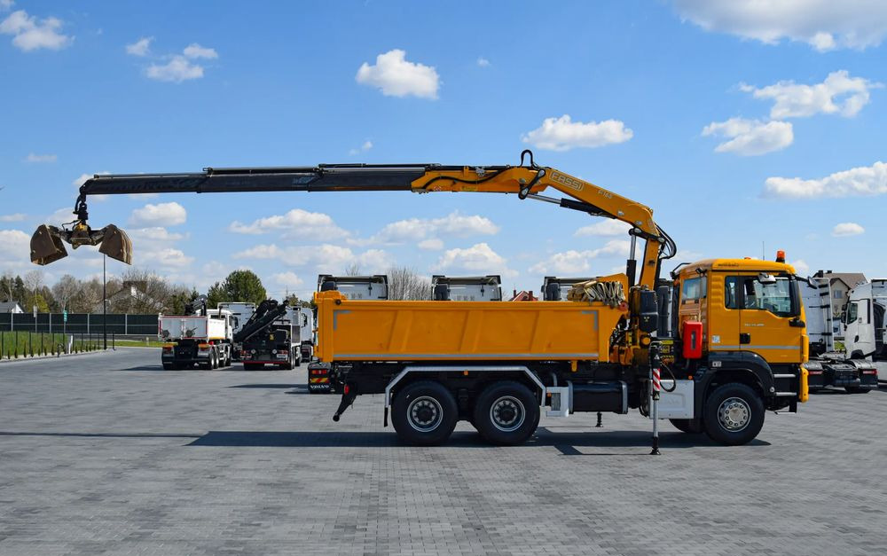 MAN TGS 26.400 / 6x4 / EURO 6 / UDT / HDS FASSI 165 / WYSUW x3 / ROTATOR / CHWYTAK / STEROWANIE RADIOWE / WZMOCNIONA RAMA / WYWROTKA / HYDROBURTA / AUTOMAT / 2017 / NOWE OPONY - 100% / NISKI PRZEBIEG - Sklápač, Auto s hydraulickou rukou: obrázok 4 MAN TGS 26.400 / 6x4 / EURO 6 / UDT / HDS FASSI 165 / WYSUW x3 / ROTATOR / CHWYTAK / STEROWANIE RADIOWE / WZMOCNIONA RAMA / WYWROTKA / HYDROBURTA / AUTOMAT / 2017 / NOWE OPONY - 100% / NISKI PRZEBIEG - Sklápač, Auto s hydraulickou rukou: obrázok 4