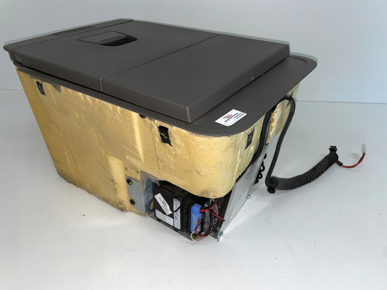 LODÓWKA CHŁODZIARKA SCANIA P G NGS 2770786 - Kabína a interiér pre Nákladné auto: obrázok 4 LODÓWKA CHŁODZIARKA SCANIA P G NGS 2770786 - Kabína a interiér pre Nákladné auto: obrázok 4