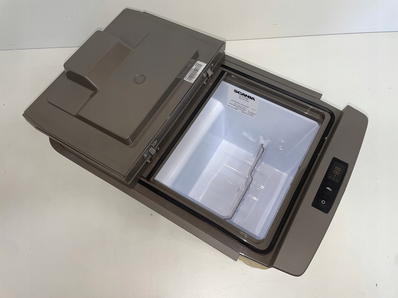 LODÓWKA CHŁODZIARKA SCANIA P G NGS 2770786 - Kabína a interiér pre Nákladné auto: obrázok 3 LODÓWKA CHŁODZIARKA SCANIA P G NGS 2770786 - Kabína a interiér pre Nákladné auto: obrázok 3