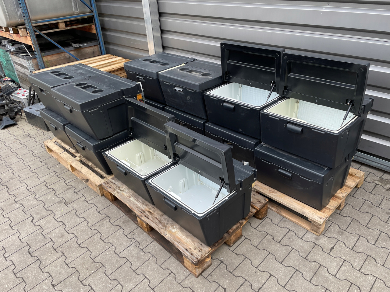 LODÓWKA IVECO HI-WAY HI WAY STRALIS - Kabína a interiér pre Nákladné auto: obrázok 4 LODÓWKA IVECO HI-WAY HI WAY STRALIS - Kabína a interiér pre Nákladné auto: obrázok 4