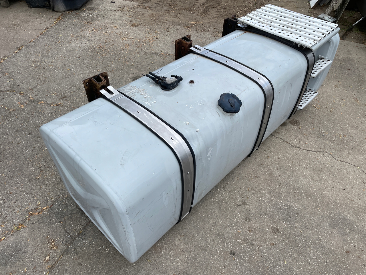 ZBIORNIK PALIWA 780 L MAN TGA TGX TGS 81122015670 - Palivová nádrž pre Nákladné auto: obrázok 2 ZBIORNIK PALIWA 780 L MAN TGA TGX TGS 81122015670 - Palivová nádrž pre Nákladné auto: obrázok 2