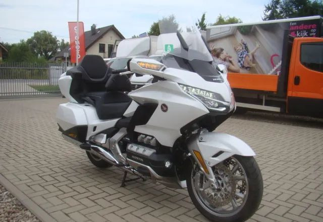 Honda GL - Motocykel: obrázok 4 Honda GL - Motocykel: obrázok 4