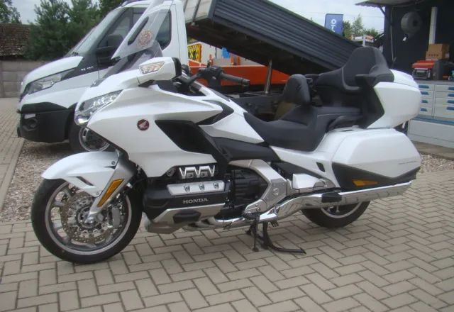 Honda GL - Motocykel: obrázok 2 Honda GL - Motocykel: obrázok 2