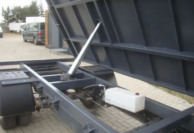 Iveco DAILY 50 C 17 3.0TDI 3-STONNA WYWROYKA - Dodávka sklápač: obrázok 4 Iveco DAILY 50 C 17 3.0TDI 3-STONNA WYWROYKA - Dodávka sklápač: obrázok 4