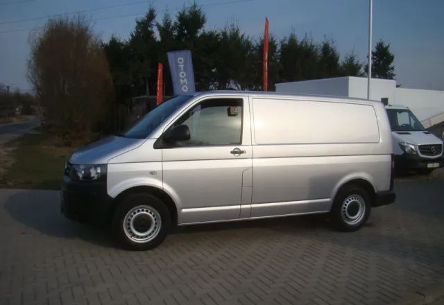 Volkswagen TRANSPORTER T 5 2.0TDI 100%PRZEBIEG - Furgon: obrázok 2 Volkswagen TRANSPORTER T 5 2.0TDI 100%PRZEBIEG - Furgon: obrázok 2