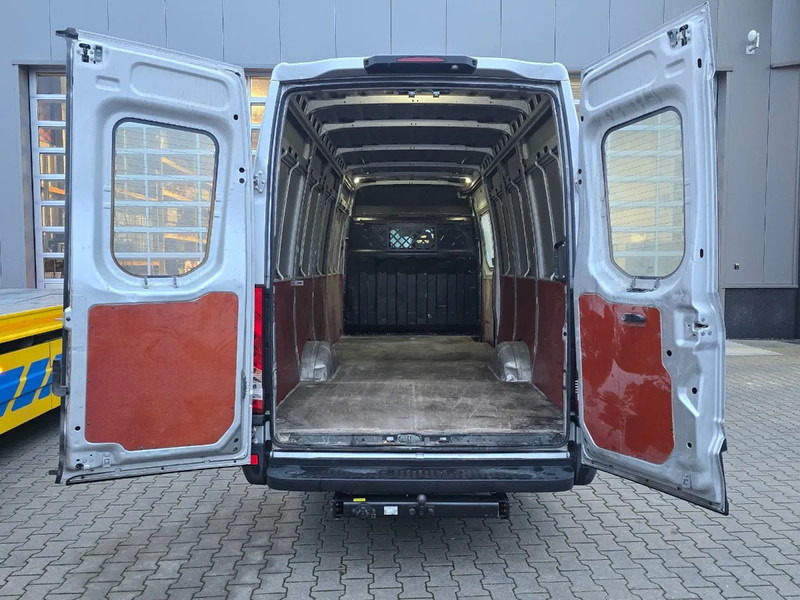 Iveco Daily 35S16 - Furgon: obrázok 3 Iveco Daily 35S16 - Furgon: obrázok 3