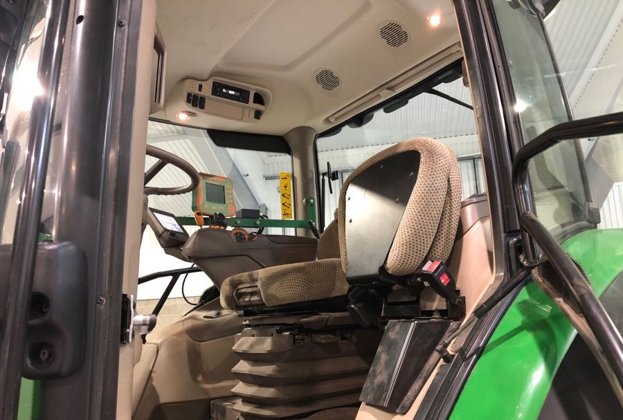 John Deere 6155R - Traktor: obrázok 3 John Deere 6155R - Traktor: obrázok 3