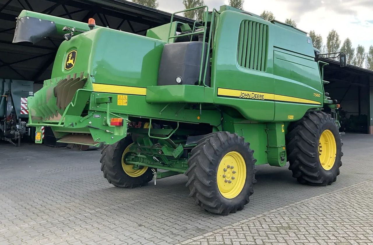 John Deere T560 - Obilný kombajn: obrázok 2 John Deere T560 - Obilný kombajn: obrázok 2
