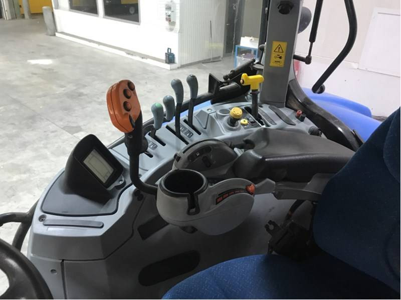 New Holland T7.250 - Traktor: obrázok 5 New Holland T7.250 - Traktor: obrázok 5