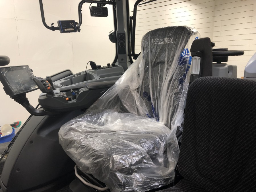 Valtra T234 - Traktor: obrázok 4 Valtra T234 - Traktor: obrázok 4