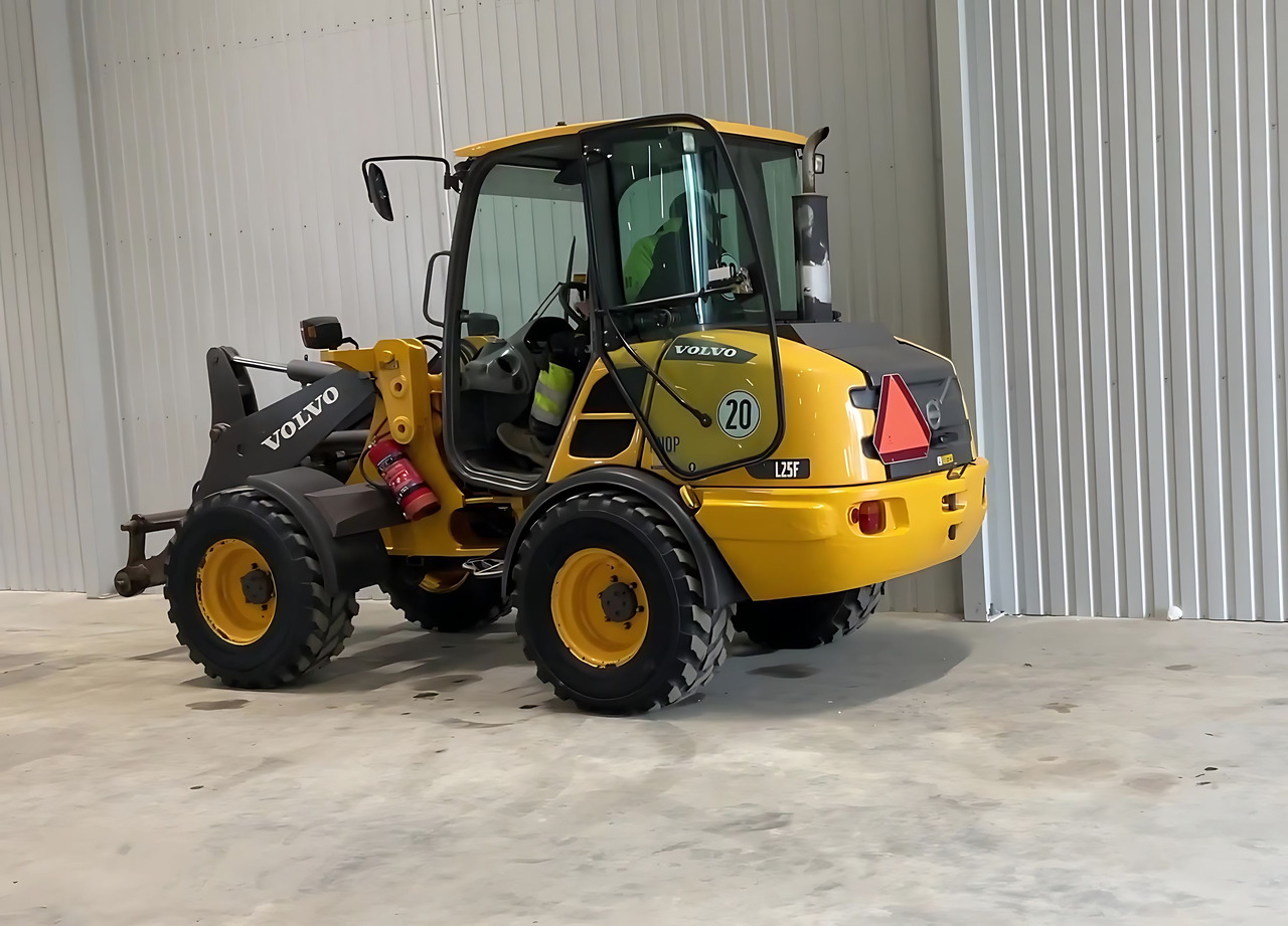 Volvo L 25 - Kolesový nakladač: obrázok 1 Volvo L 25 - Kolesový nakladač: obrázok 1