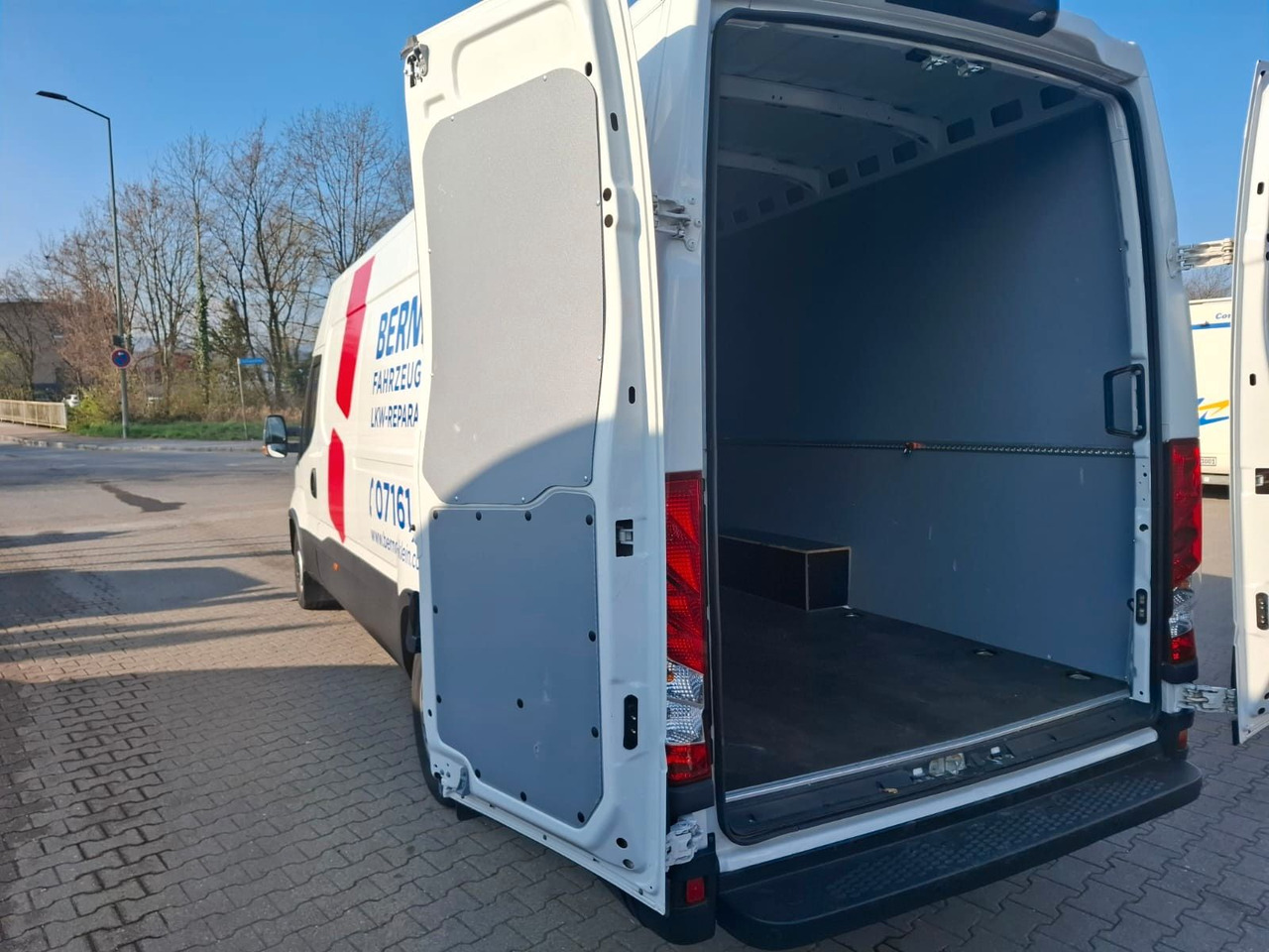 Iveco 35-160V/P, Luftfed., KLima, HiMatic, DAB,. - Furgon: obrázok 5 Iveco 35-160V/P, Luftfed., KLima, HiMatic, DAB,. - Furgon: obrázok 5