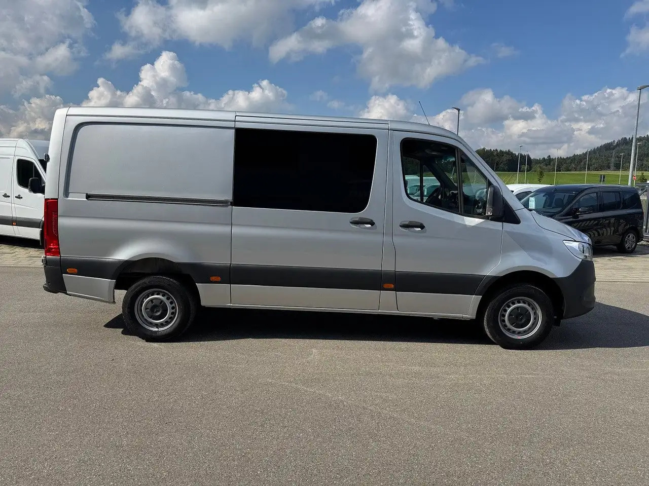 Mercedes-Benz Sprinter 317 CDI Lang Silber MBUX RWD Klima - Furgon: obrázok 4 Mercedes-Benz Sprinter 317 CDI Lang Silber MBUX RWD Klima - Furgon: obrázok 4
