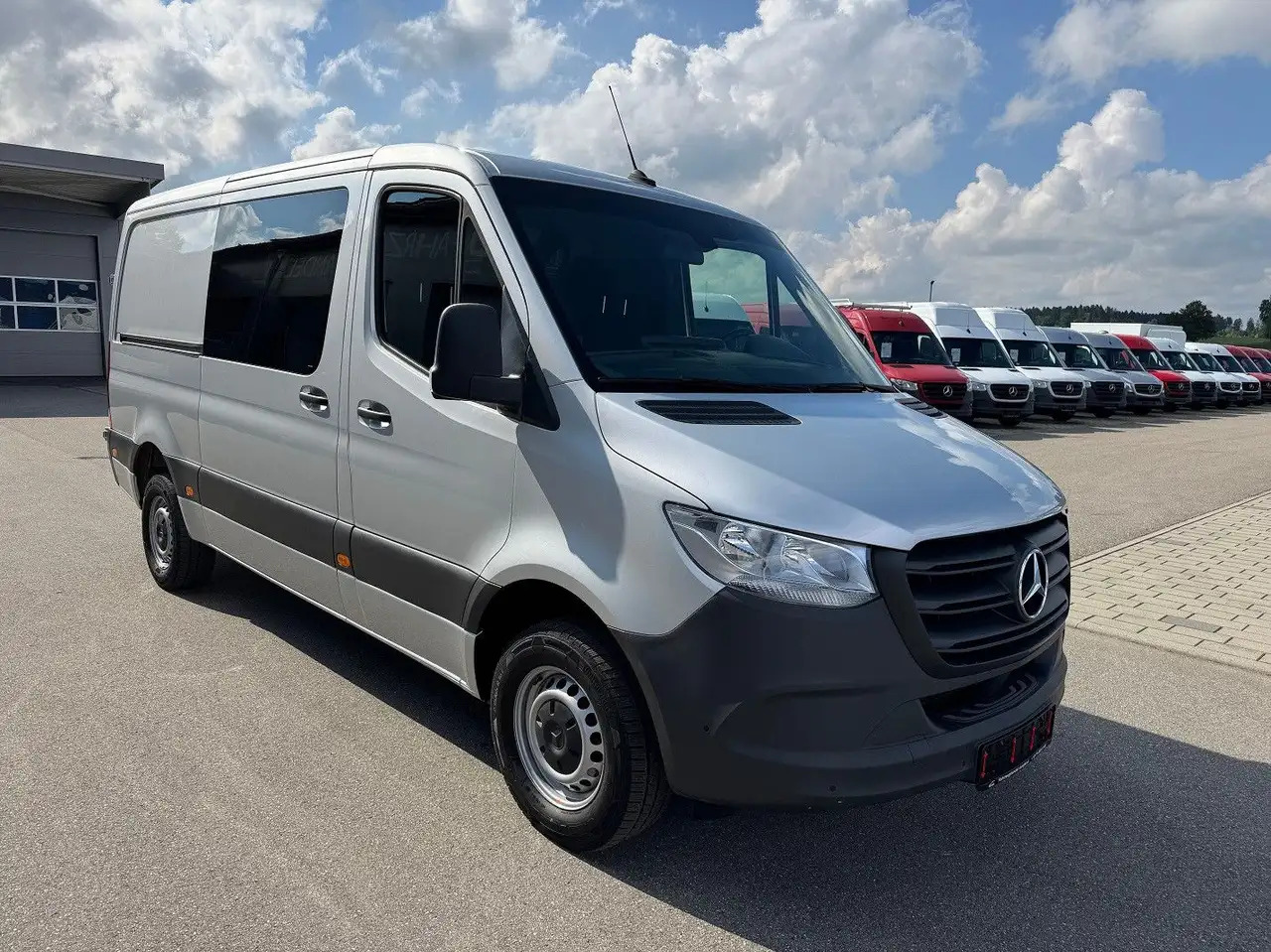 Mercedes-Benz Sprinter 317 CDI Lang Silber MBUX RWD Klima - Furgon: obrázok 2 Mercedes-Benz Sprinter 317 CDI Lang Silber MBUX RWD Klima - Furgon: obrázok 2