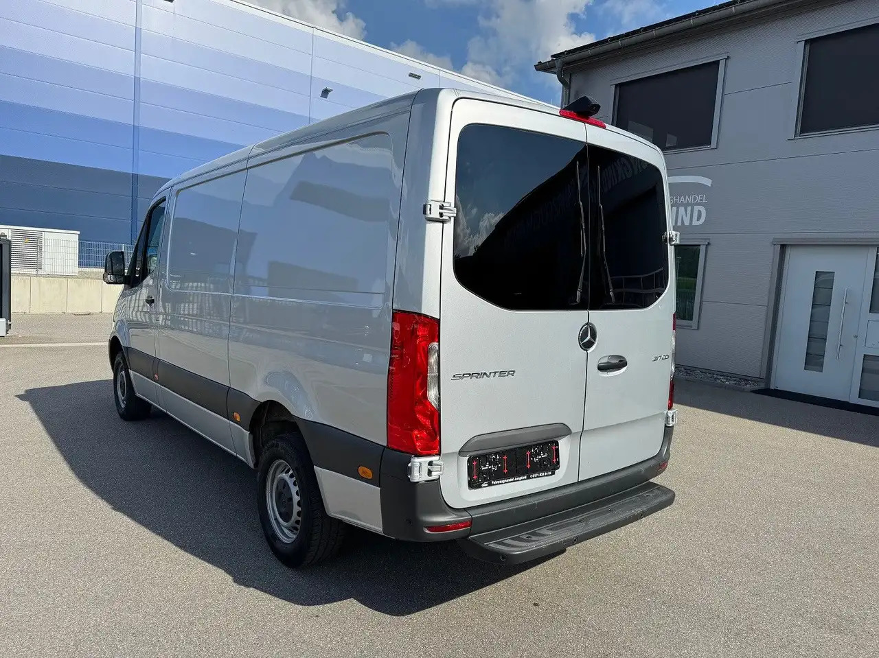 Mercedes-Benz Sprinter 317 CDI Lang Silber MBUX RWD Klima - Furgon: obrázok 5 Mercedes-Benz Sprinter 317 CDI Lang Silber MBUX RWD Klima - Furgon: obrázok 5