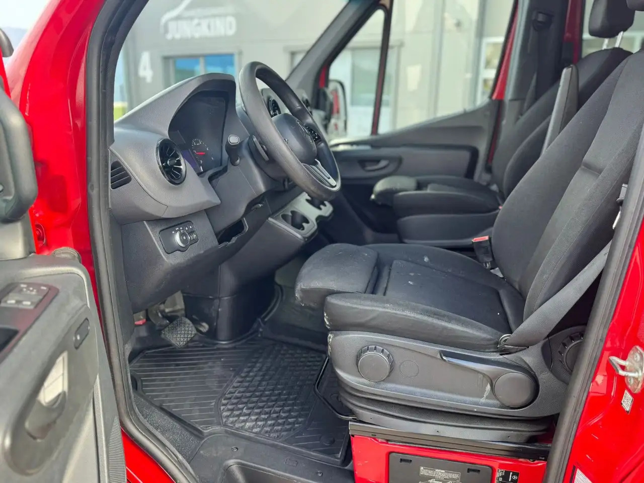 Mercedes-Benz Sprinter 317 CDI Maxi Lang Mixto AHK 3,5t MBUX - Furgon: obrázok 4 Mercedes-Benz Sprinter 317 CDI Maxi Lang Mixto AHK 3,5t MBUX - Furgon: obrázok 4