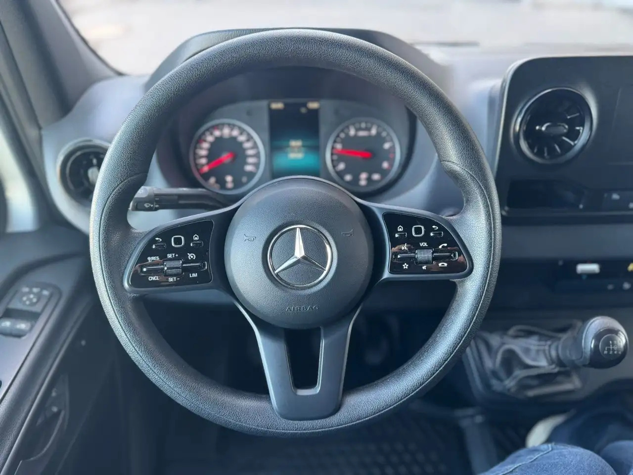 Mercedes-Benz Sprinter 317 CDI Maxi Lang Silber Klima MBUX AHK - Furgon: obrázok 4 Mercedes-Benz Sprinter 317 CDI Maxi Lang Silber Klima MBUX AHK - Furgon: obrázok 4