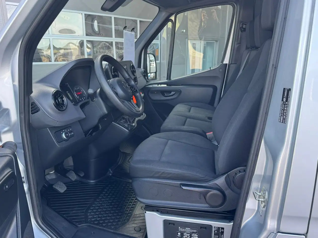 Mercedes-Benz Sprinter 317 CDI Maxi Lang Silber Klima MBUX AHK - Furgon: obrázok 3 Mercedes-Benz Sprinter 317 CDI Maxi Lang Silber Klima MBUX AHK - Furgon: obrázok 3