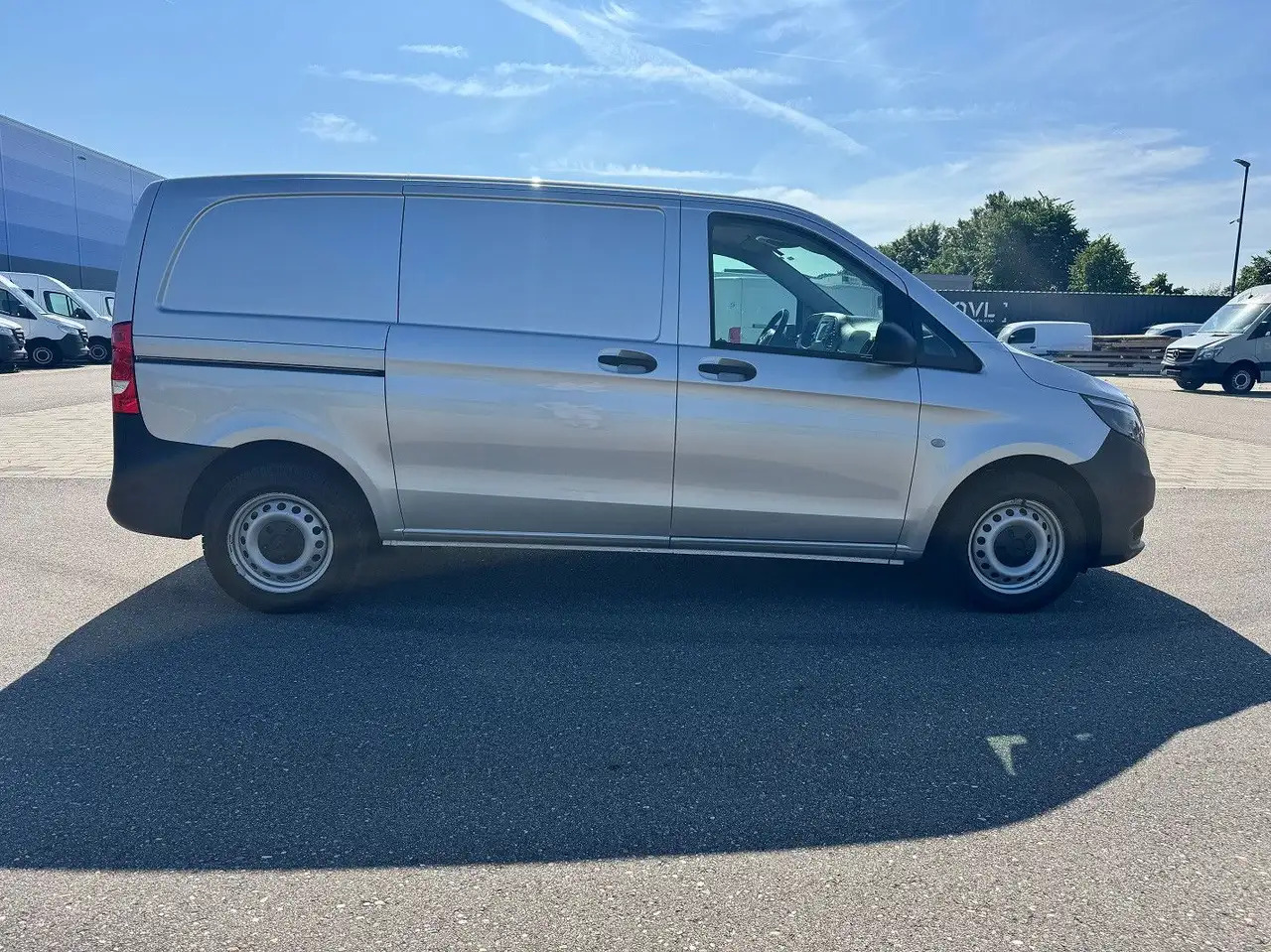 Mercedes-Benz Vito 114 CDI Kompakt Silber Bott - Furgon: obrázok 4 Mercedes-Benz Vito 114 CDI Kompakt Silber Bott - Furgon: obrázok 4