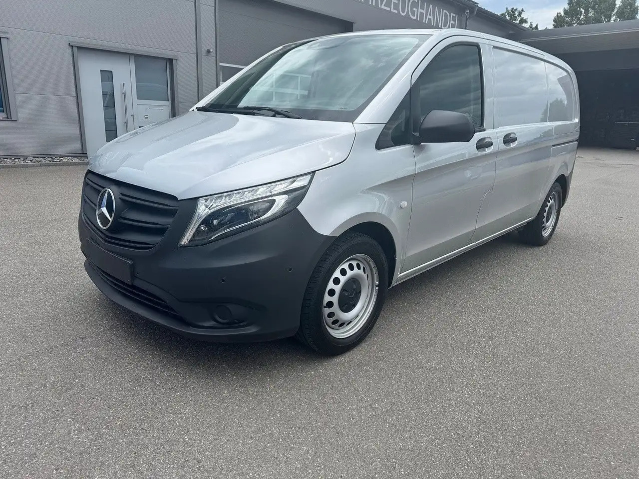 Mercedes-Benz Vito 114 CDI Kompakt Silber Klima Bott - Furgon: obrázok 1 Mercedes-Benz Vito 114 CDI Kompakt Silber Klima Bott - Furgon: obrázok 1