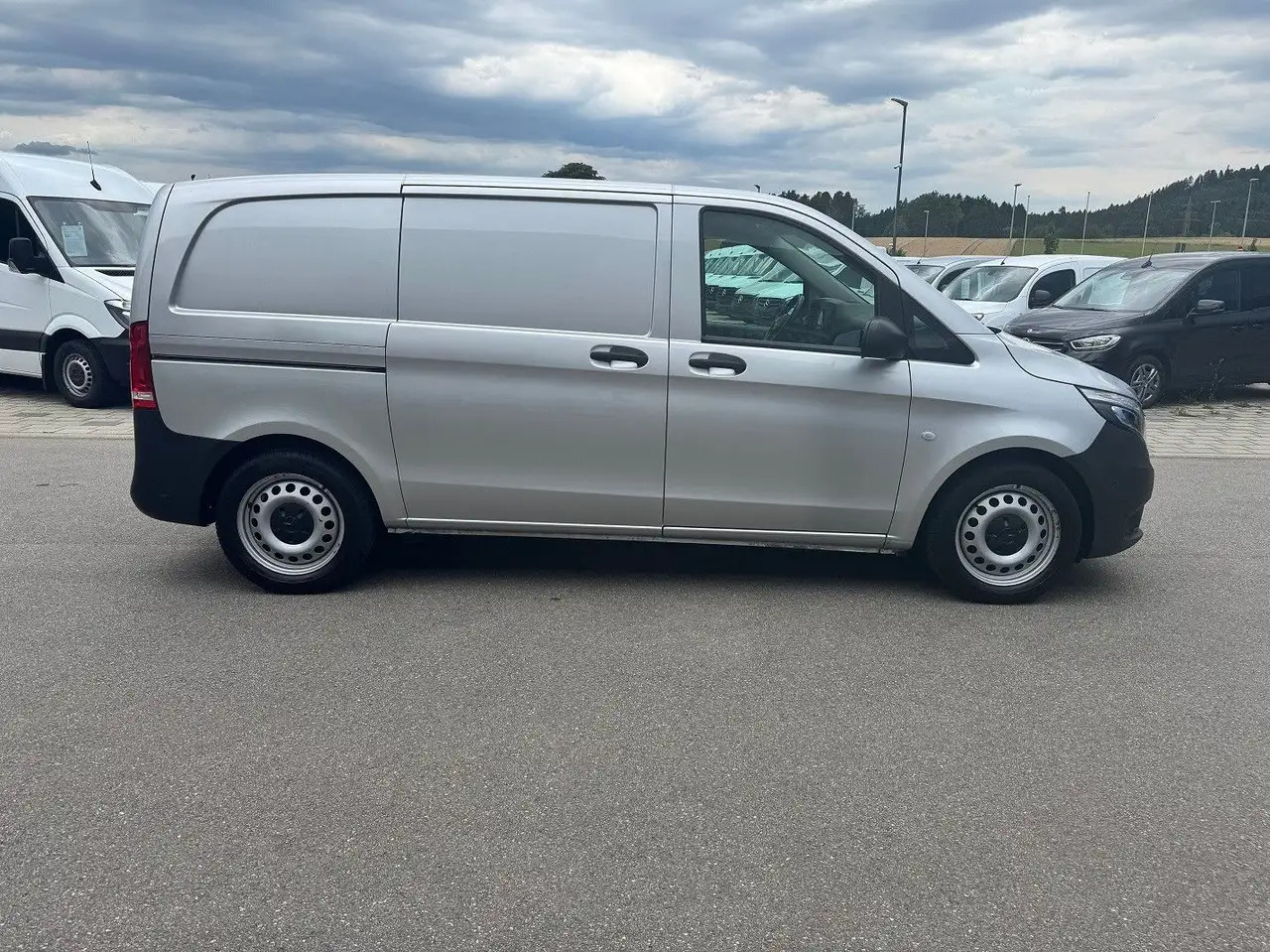 Mercedes-Benz Vito 114 CDI Kompakt Silber Klima Bott - Furgon: obrázok 4 Mercedes-Benz Vito 114 CDI Kompakt Silber Klima Bott - Furgon: obrázok 4