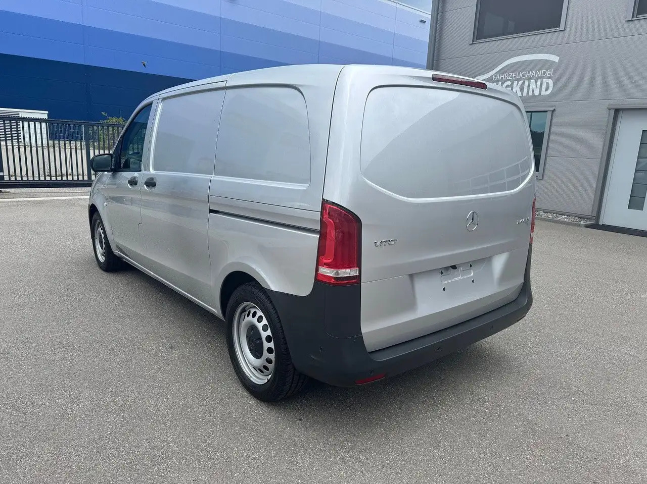Mercedes-Benz Vito 114 CDI Kompakt Silber Klima Bott - Furgon: obrázok 5 Mercedes-Benz Vito 114 CDI Kompakt Silber Klima Bott - Furgon: obrázok 5