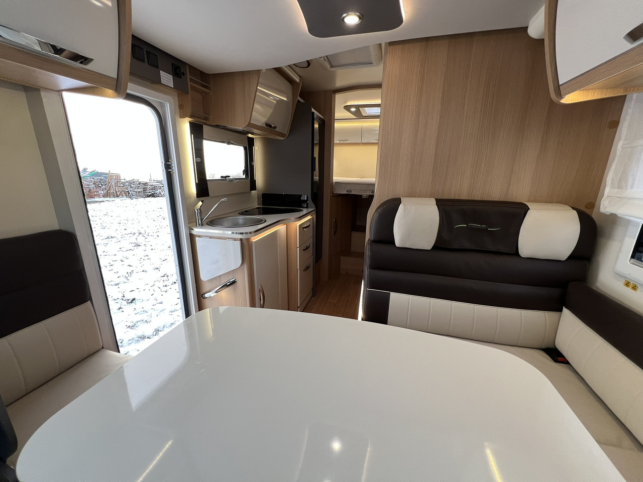 FORSTER T 699 EB Hubbett - Markise - Fahrradtr. - Polointegrované obytné auto: obrázok 4 FORSTER T 699 EB Hubbett - Markise - Fahrradtr. - Polointegrované obytné auto: obrázok 4