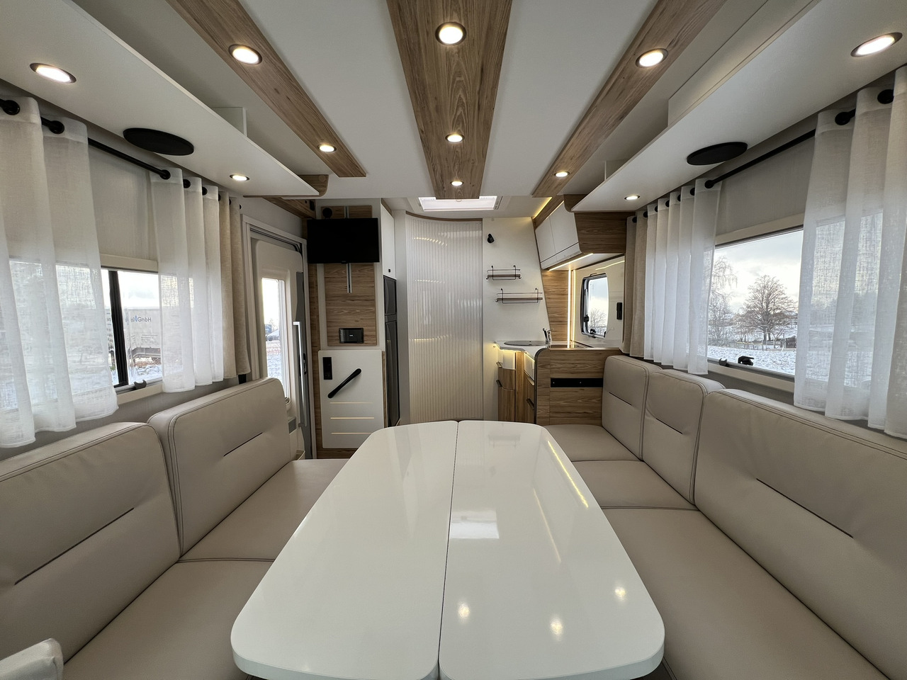 Pilote Pacific P696D Hubbett - Solar - Markise - Polointegrované obytné auto: obrázok 4 Pilote Pacific P696D Hubbett - Solar - Markise - Polointegrované obytné auto: obrázok 4