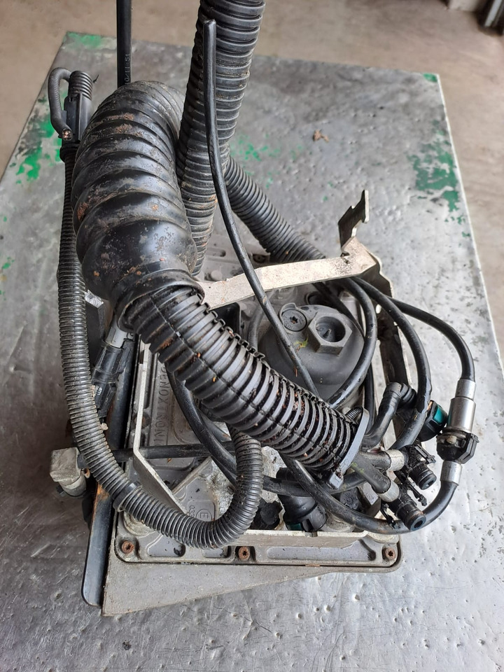 MAN TGX 26.440 Baujahr 2010 AdBlue Steuerung Bosch Denoxtronik - Nádrž na AdBlue pre Nákladné auto: obrázok 4 MAN TGX 26.440 Baujahr 2010 AdBlue Steuerung Bosch Denoxtronik - Nádrž na AdBlue pre Nákladné auto: obrázok 4