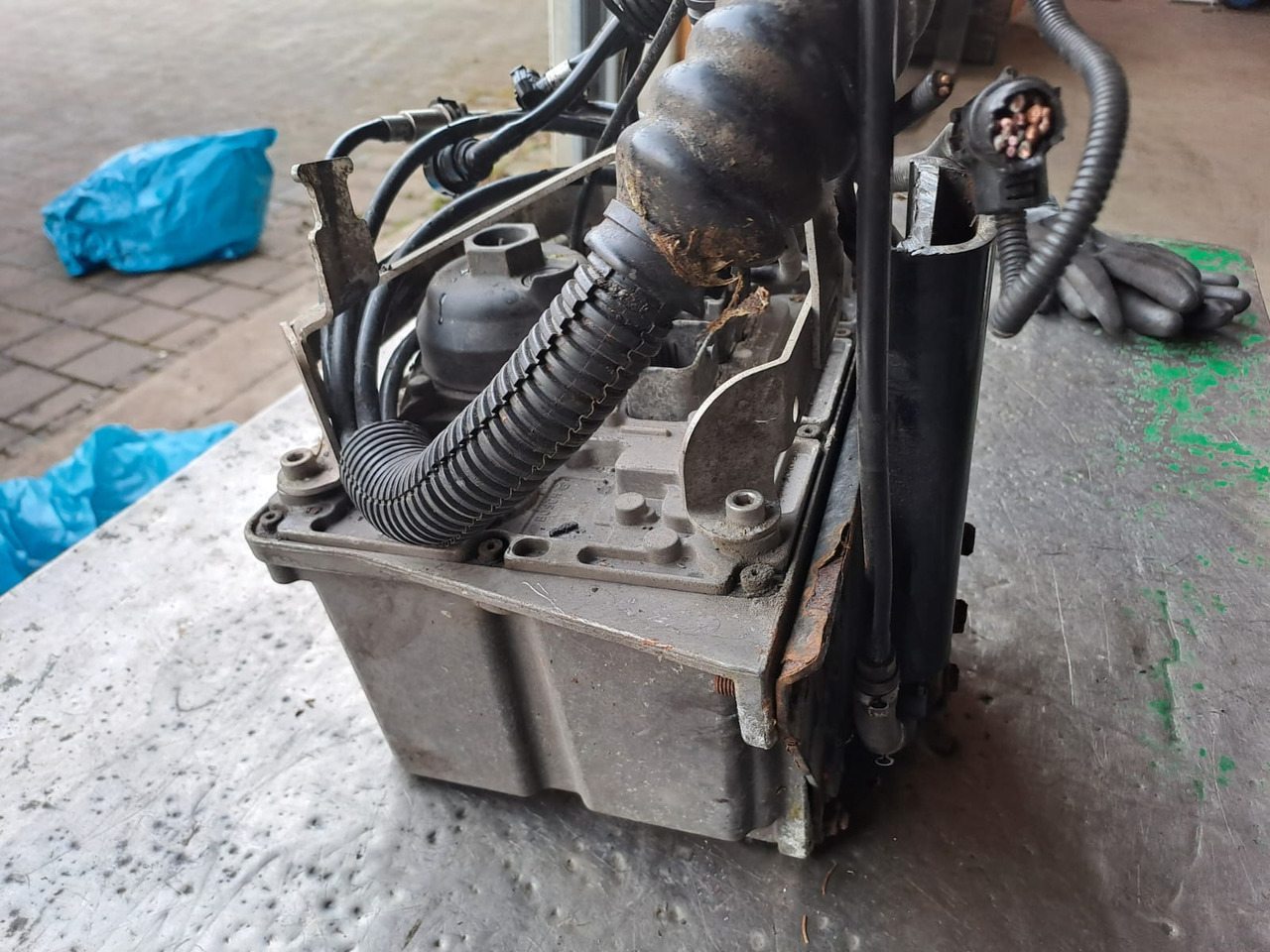 MAN TGX 26.440 Baujahr 2010 AdBlue Steuerung Bosch Denoxtronik - Nádrž na AdBlue pre Nákladné auto: obrázok 1 MAN TGX 26.440 Baujahr 2010 AdBlue Steuerung Bosch Denoxtronik - Nádrž na AdBlue pre Nákladné auto: obrázok 1