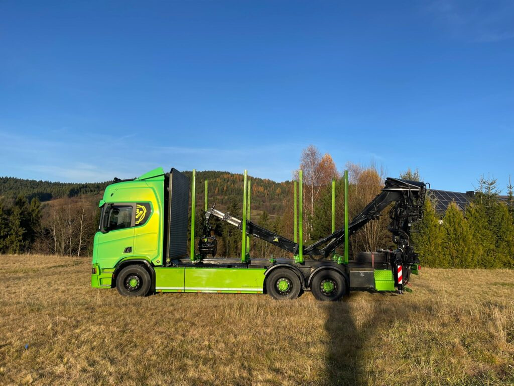 SCANIA 650 „BANDZIOR” - Nákladné vozidlo na prepravu dreva, Auto s hydraulickou rukou: obrázok 5 SCANIA 650 „BANDZIOR” - Nákladné vozidlo na prepravu dreva, Auto s hydraulickou rukou: obrázok 5