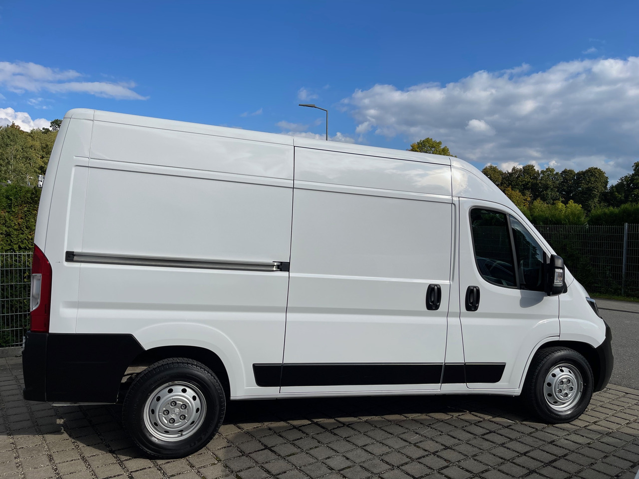 Peugeot Boxer Kasten L2H2 AppleCarplay/Klima/Kamera - Furgon: obrázok 4 Peugeot Boxer Kasten L2H2 AppleCarplay/Klima/Kamera - Furgon: obrázok 4