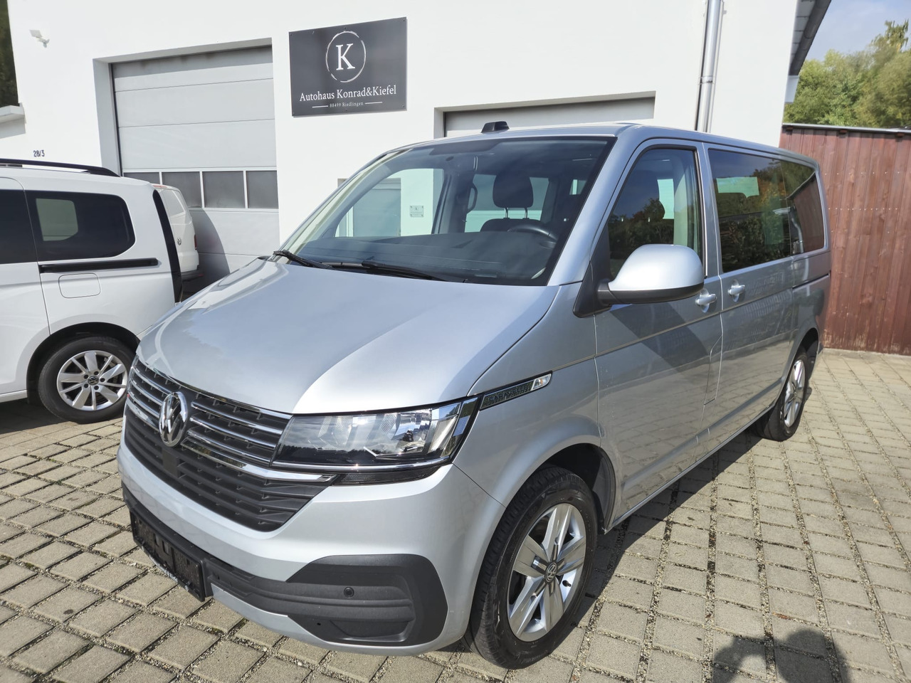 VOLKSWAGEN T6.1 Caravelle 4Motion/Automatik/Kamera/App-Con. - Mikrobus: obrázok 1 VOLKSWAGEN T6.1 Caravelle 4Motion/Automatik/Kamera/App-Con. - Mikrobus: obrázok 1