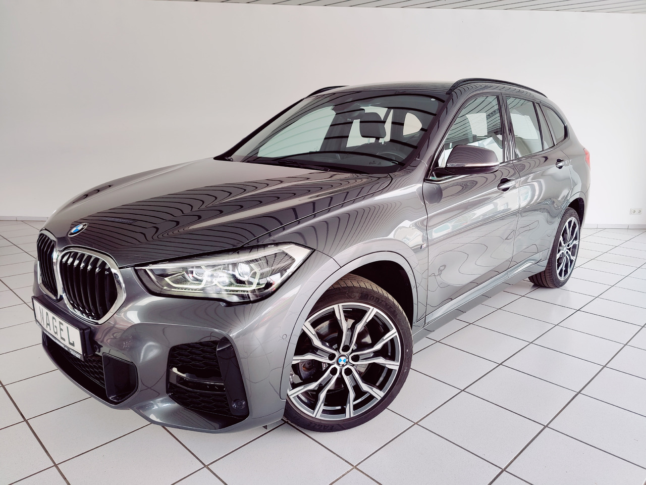 BMW X1 xDrive 20 d M Sport Navi Ambiente PDC SHZ Apple Android - SUV: obrázok 1 BMW X1 xDrive 20 d M Sport Navi Ambiente PDC SHZ Apple Android - SUV: obrázok 1