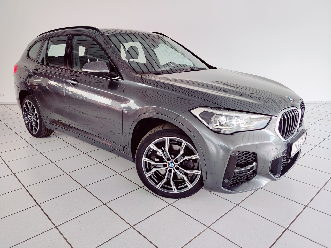 BMW X1 xDrive 20 d M Sport Navi Ambiente PDC SHZ Apple Android - SUV: obrázok 3 BMW X1 xDrive 20 d M Sport Navi Ambiente PDC SHZ Apple Android - SUV: obrázok 3