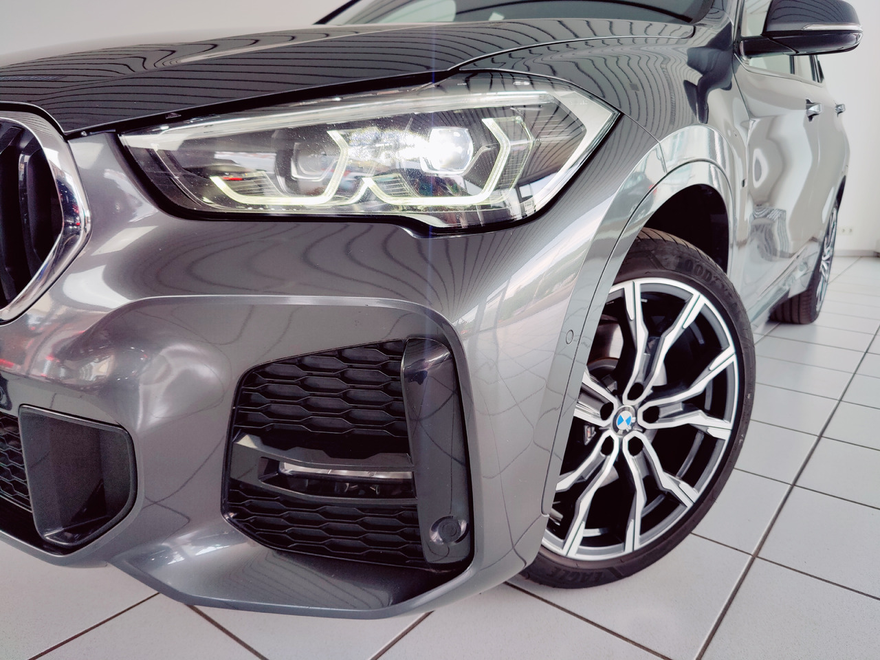 BMW X1 xDrive 20 d M Sport Navi Ambiente PDC SHZ Apple Android - SUV: obrázok 2 BMW X1 xDrive 20 d M Sport Navi Ambiente PDC SHZ Apple Android - SUV: obrázok 2