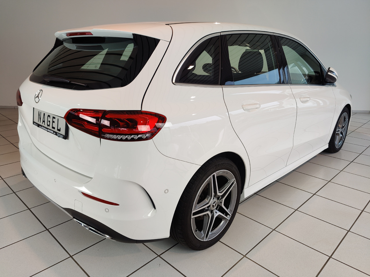 Mercedes-Benz B 200 d 8G-DCT AMG Line Kam Navi SHZ LED - Automobil: obrázok 4 Mercedes-Benz B 200 d 8G-DCT AMG Line Kam Navi SHZ LED - Automobil: obrázok 4