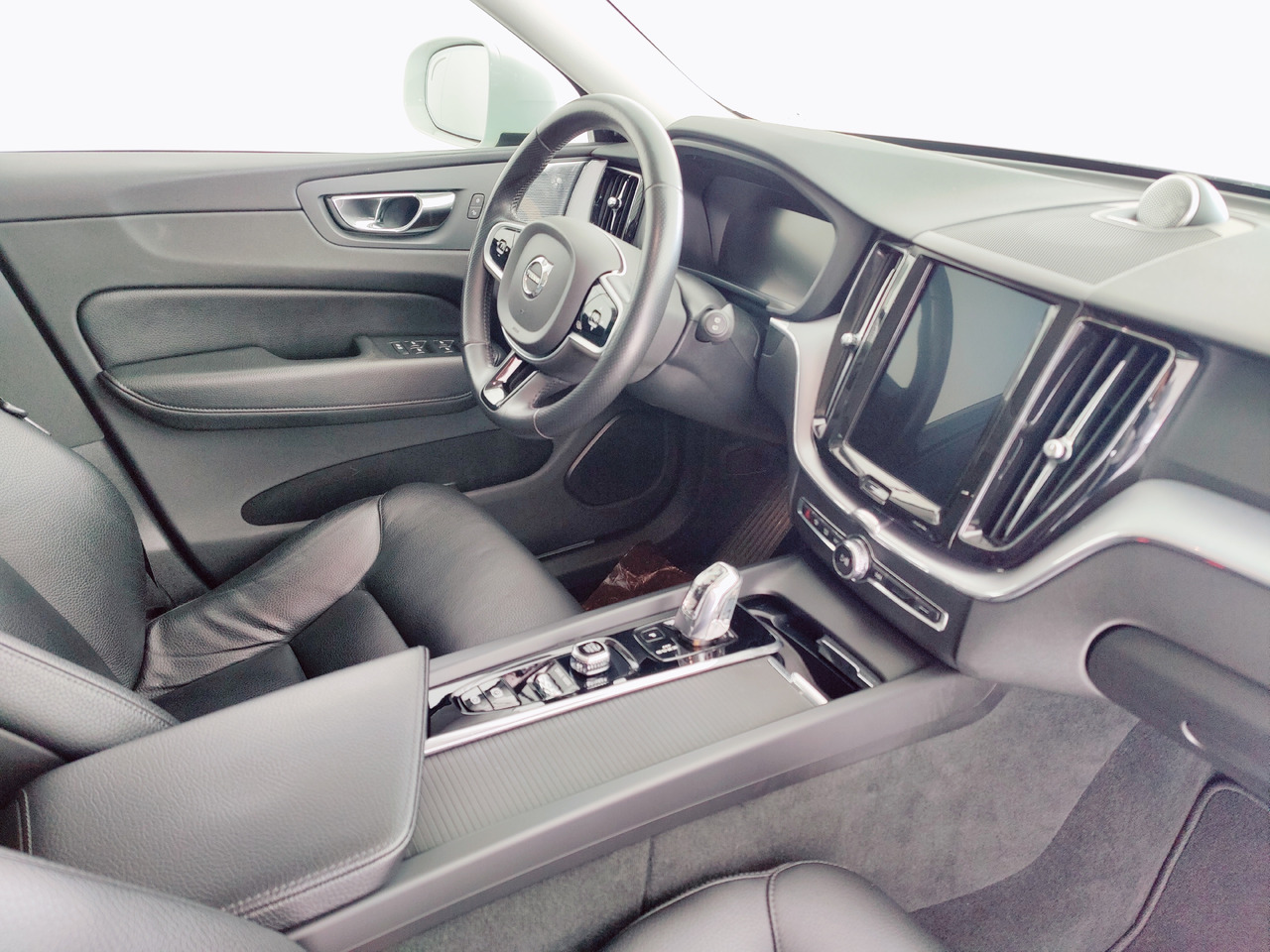 SUV Volvo XC60 t8 twin engine Momentum Plug-In Hybrid AWD AHK Leder Navi: obrázok 11 SUV Volvo XC60 t8 twin engine Momentum Plug-In Hybrid AWD AHK Leder Navi: obrázok 11