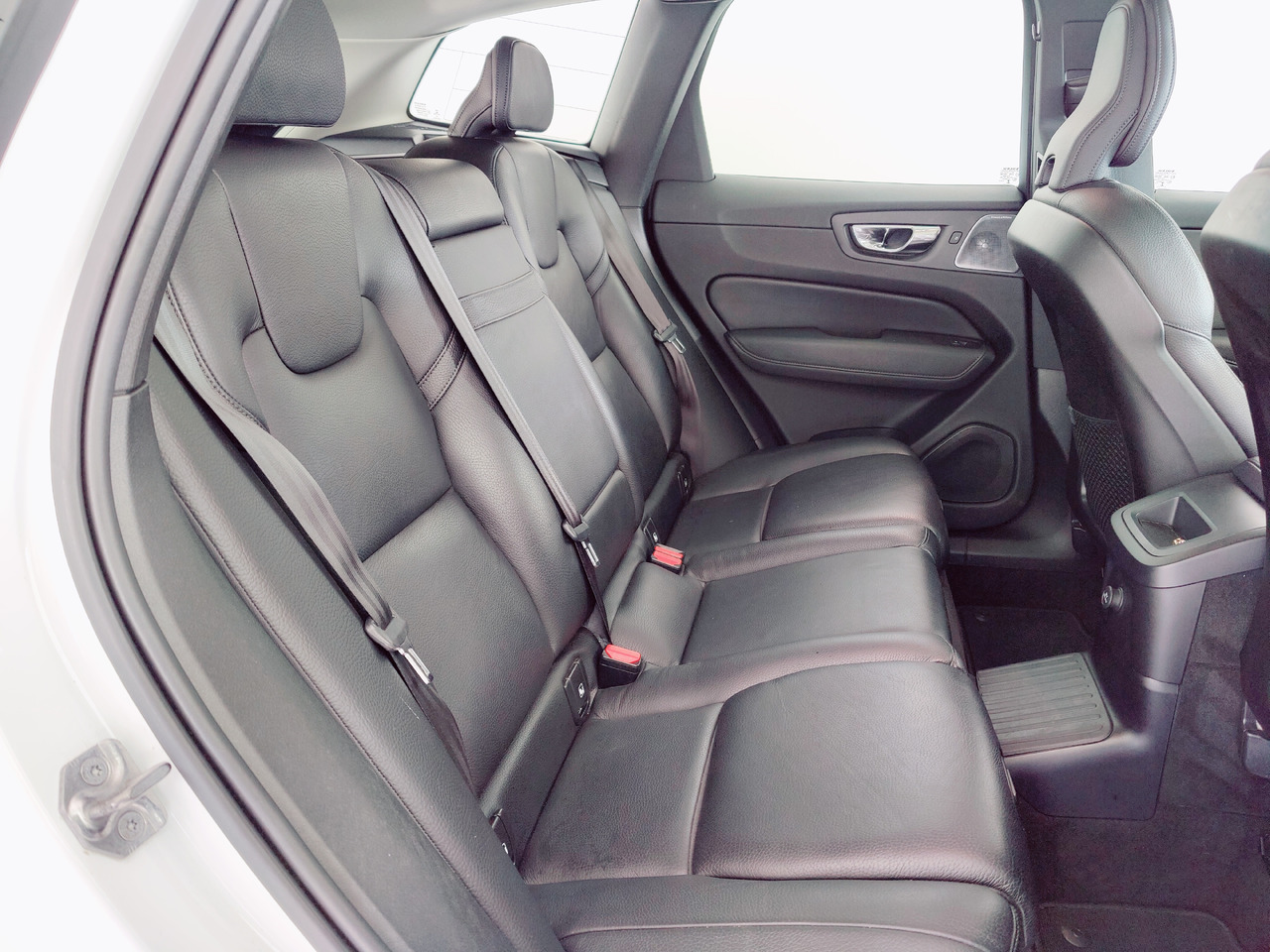 SUV Volvo XC60 t8 twin engine Momentum Plug-In Hybrid AWD AHK Leder Navi: obrázok 12 SUV Volvo XC60 t8 twin engine Momentum Plug-In Hybrid AWD AHK Leder Navi: obrázok 12