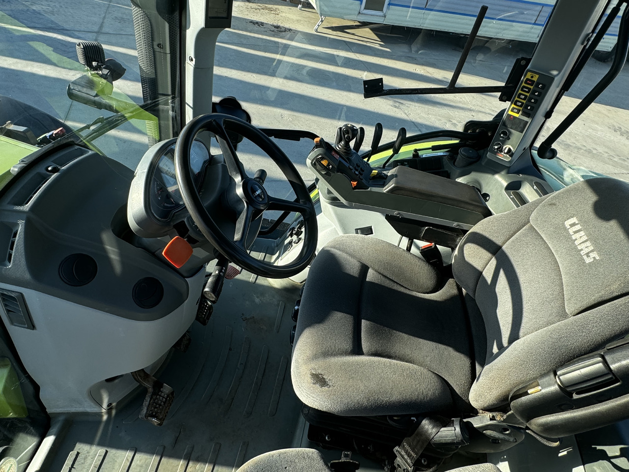 Claas Arion 640 - Traktor: obrázok 2 Claas Arion 640 - Traktor: obrázok 2