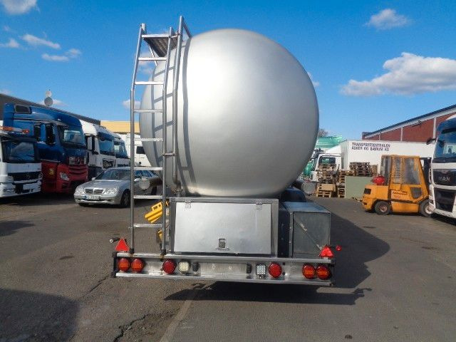 Lebensmitteltank - Cisternový náves, Zariadenia na dojenie: obrázok 4 Lebensmitteltank - Cisternový náves, Zariadenia na dojenie: obrázok 4