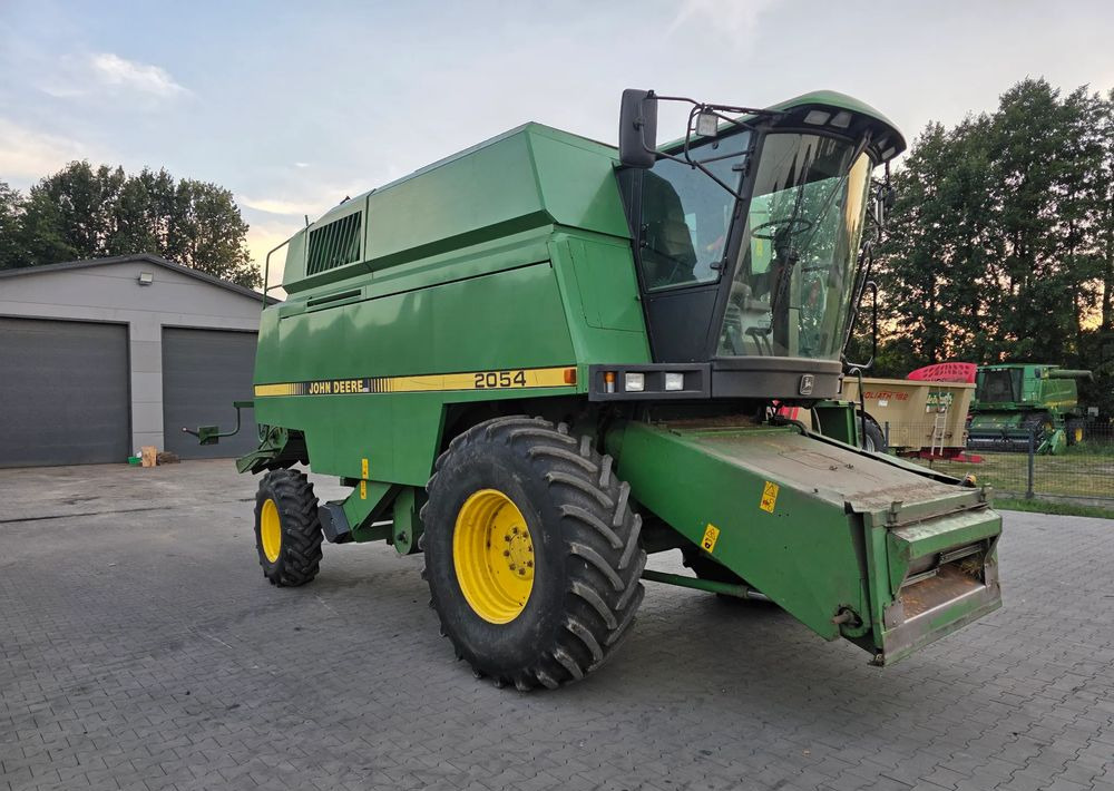 John Deere 5054 - Obilný kombajn: obrázok 2 John Deere 5054 - Obilný kombajn: obrázok 2