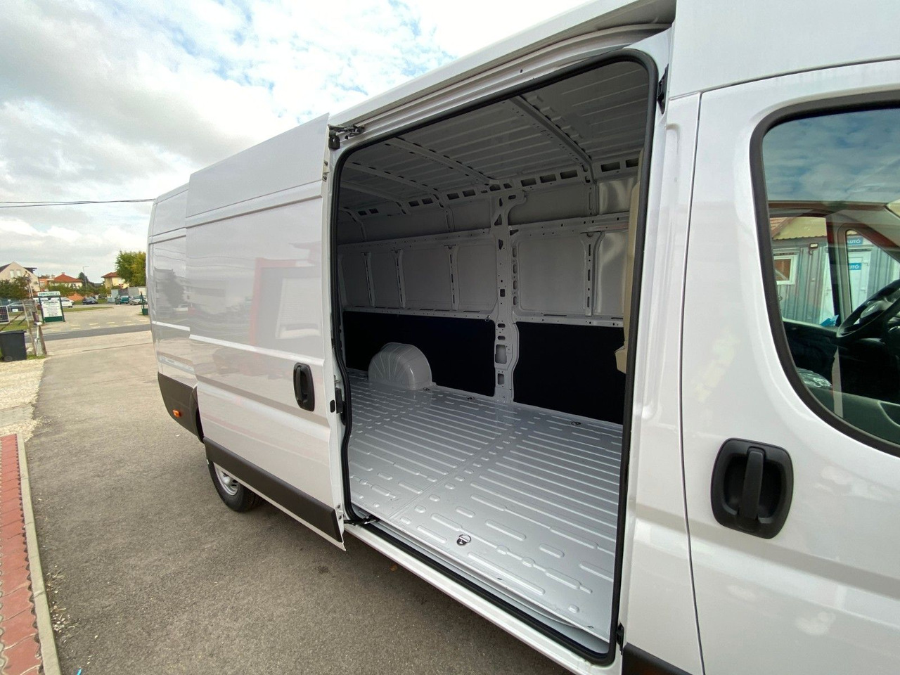 Furgon Citroën Jumper Kasten Hochraum 35 L4H2 Heavy BlueHDi 180: obrázok 9 Furgon Citroën Jumper Kasten Hochraum 35 L4H2 Heavy BlueHDi 180: obrázok 9