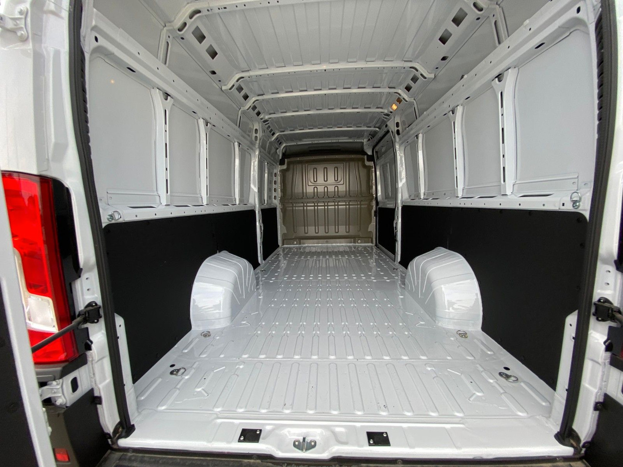 Furgon Citroën Jumper Kasten Hochraum 35 L4H2 Heavy BlueHDi 180: obrázok 11 Furgon Citroën Jumper Kasten Hochraum 35 L4H2 Heavy BlueHDi 180: obrázok 11