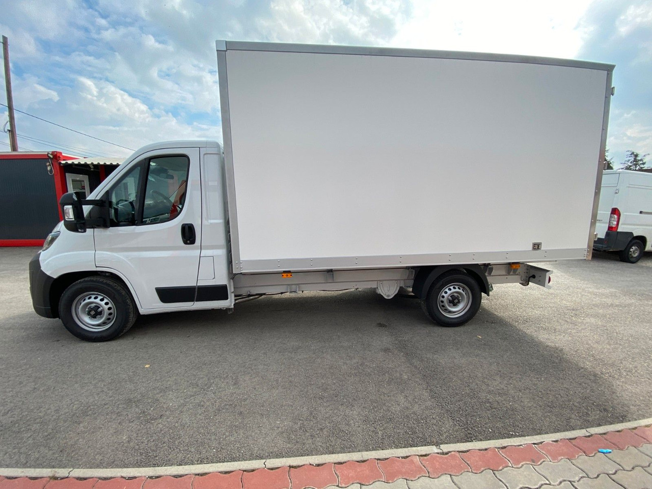 Fiat Ducato KOFFER - Dodávka skriňová nadstavba: obrázok 3 Fiat Ducato KOFFER - Dodávka skriňová nadstavba: obrázok 3