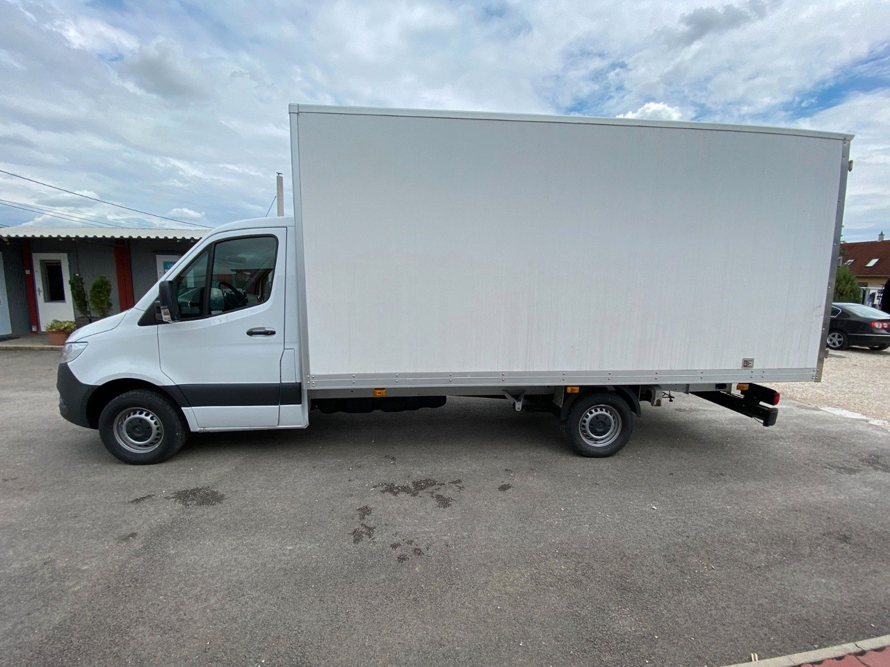Mercedes-Benz Sprinter 319 Koffer - Dodávka skriňová nadstavba: obrázok 3 Mercedes-Benz Sprinter 319 Koffer - Dodávka skriňová nadstavba: obrázok 3