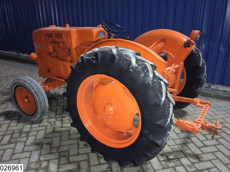 Fiat R25 2WD - Traktor: obrázok 3 Fiat R25 2WD - Traktor: obrázok 3