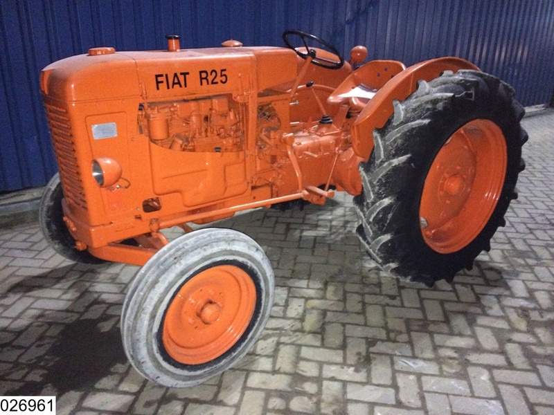 Fiat R25 2WD - Traktor: obrázok 2 Fiat R25 2WD - Traktor: obrázok 2