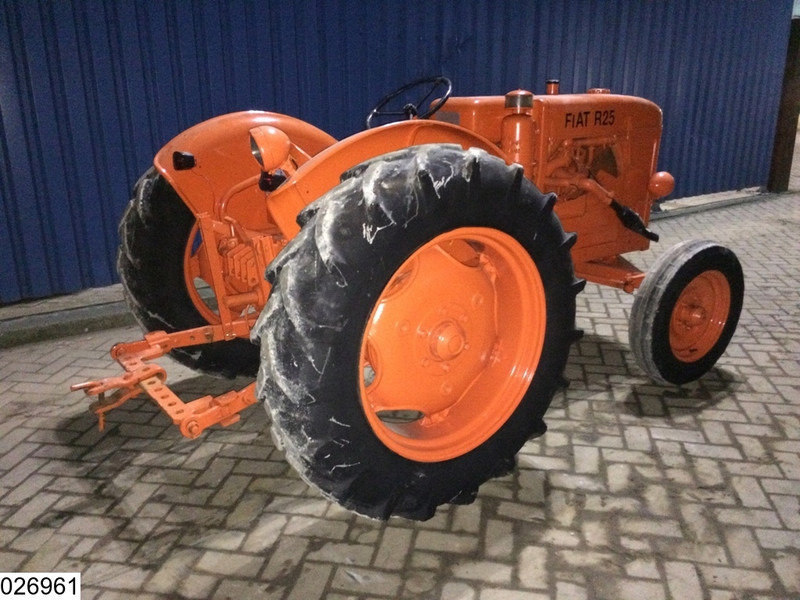 Fiat R25 2WD - Traktor: obrázok 4 Fiat R25 2WD - Traktor: obrázok 4